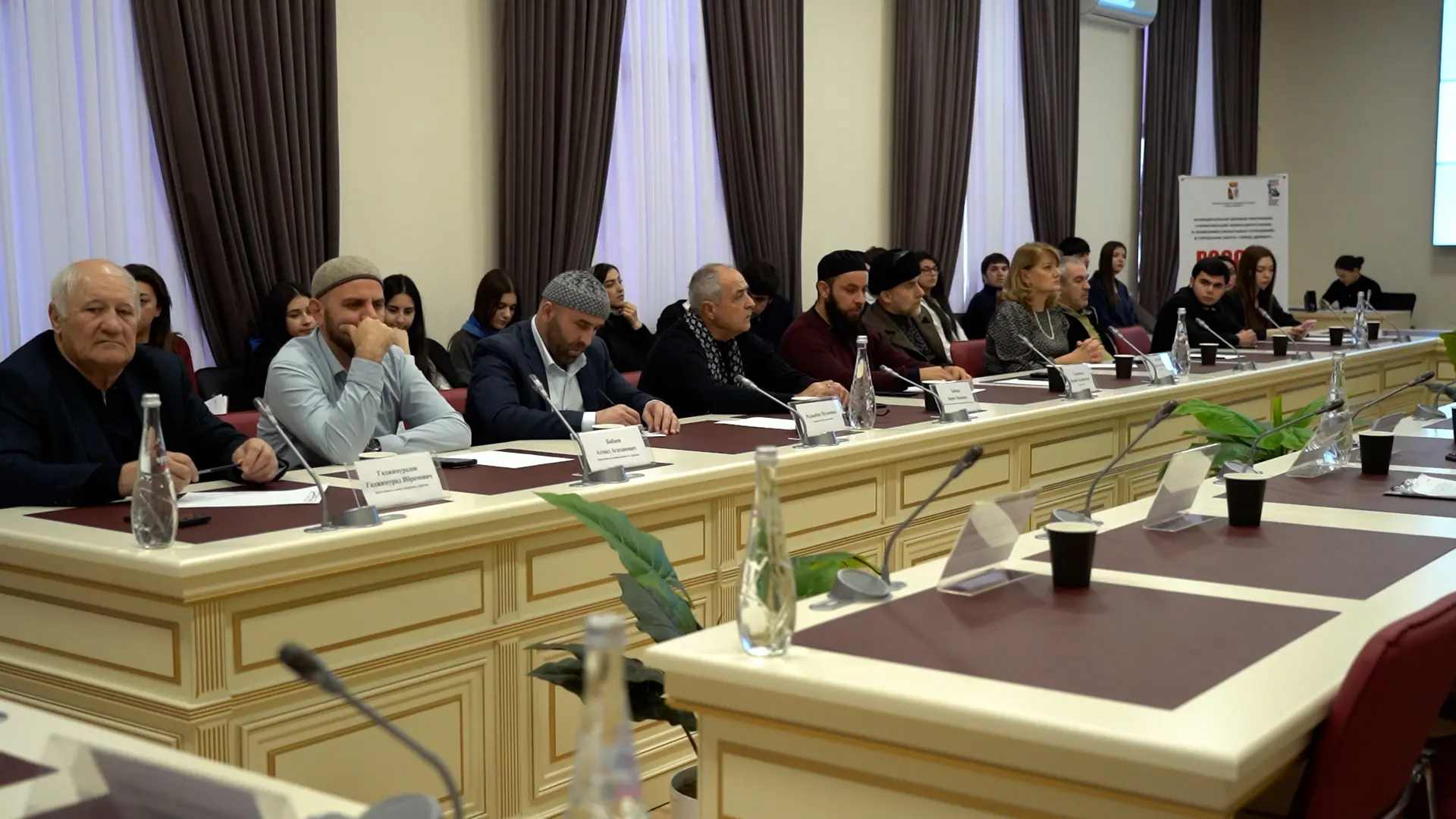 «Диалог мира. Связь религий и народов». В Дербенте обсудили работу по сохранению межконфессионального мира